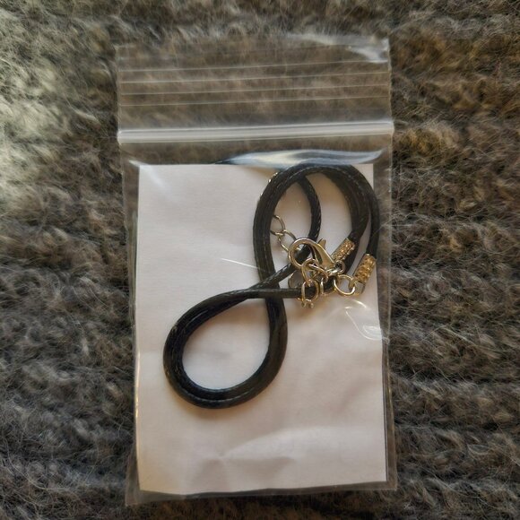 1 coffin gemstone/crystal pendant, 3 to choose from, black cord, new - Picture 4 of 4